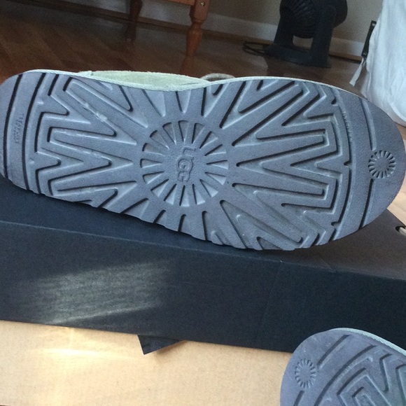 Ugg m/3236 m neumel size 7 - Picture 7 of 9